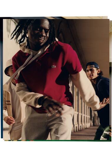 Pólo clássico de Borgonha usado por Salif Gueye sobre um capuz de creme