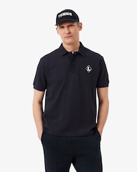 Polo de Modelagem Cl&aacute;ssica com Distintivo &mdash; Fabricada na Fran&ccedil;a
