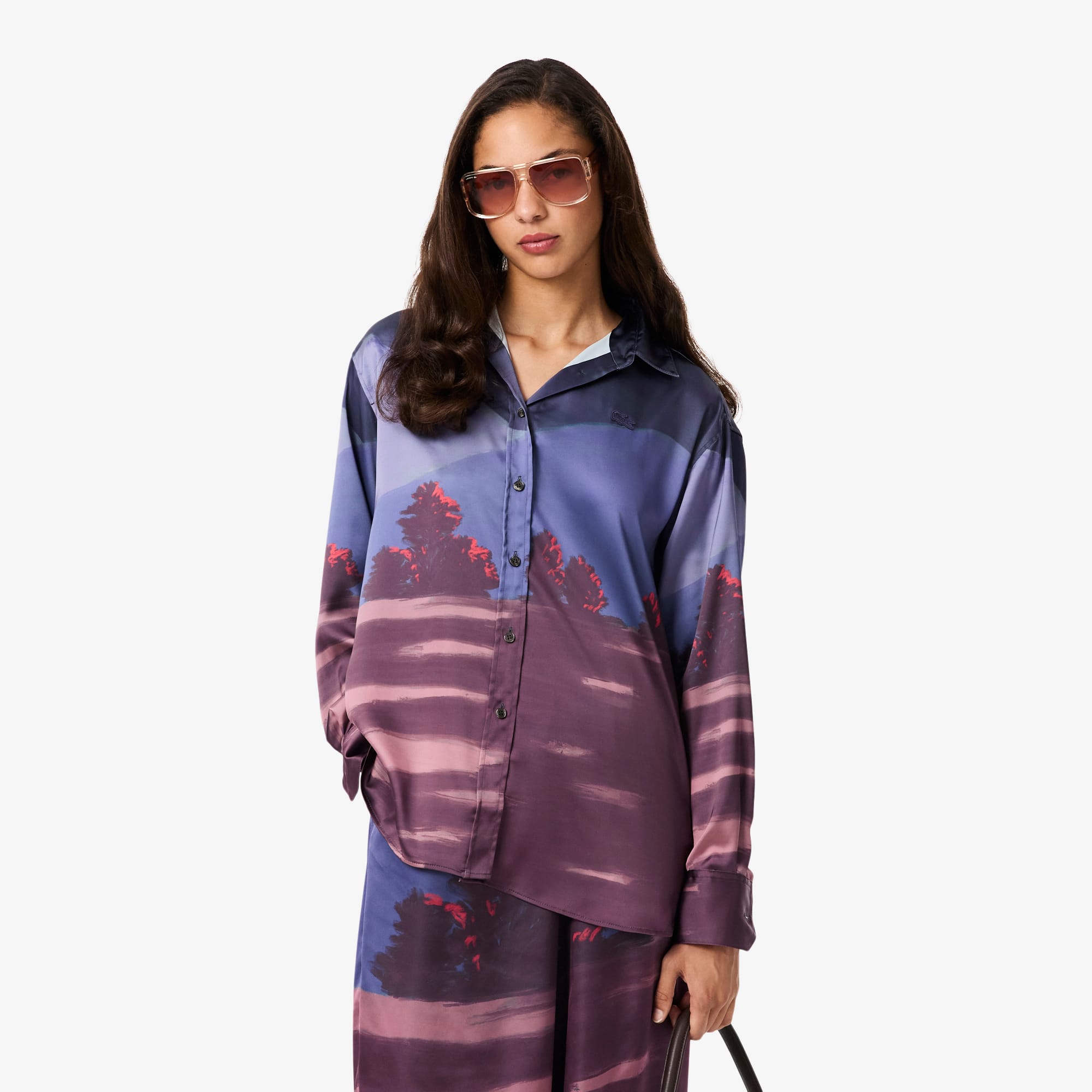 Blusa de Cetim Lacoste Oversized com Estampa de Paisagem