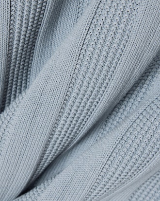 Sweater de manga corta de canal&eacute; fluido