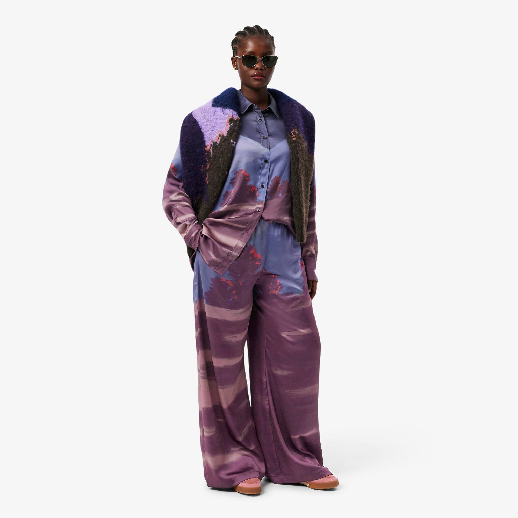 Camiseta Oversized Feminina de Cetim com Estampa