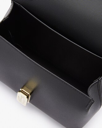 Bolsa de m&atilde;o feminina Amelia em couro com fecho de metal gravado