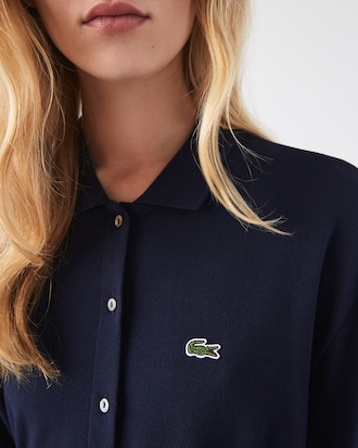 Vestido polo feminino em piqu&eacute; de algod&atilde;o com bot&otilde;es e cinto