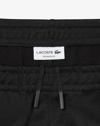 Cal&ccedil;a esportiva em piqu&eacute; com detalhes contrastantes