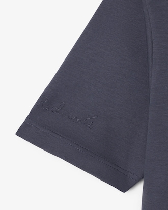 Remera con Firma Bordada