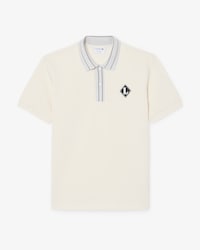 Polo de corte cl&aacute;sico con insignia fabricado en Francia