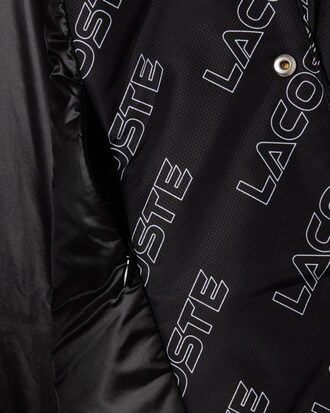 Jaqueta de gola alta com estampa gr&aacute;fica e z&iacute;per