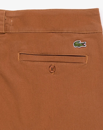 Cal&ccedil;a feminina Lacoste em gabardine com stretch