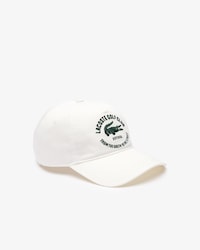 Bon&eacute; em sarja de algod&atilde;o bordada