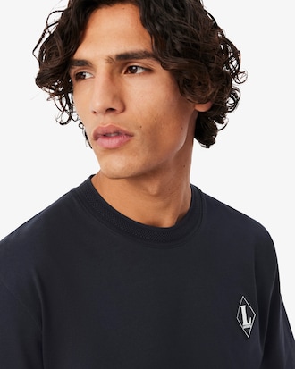 Camiseta Francesa com Detalhe de Distintivo
