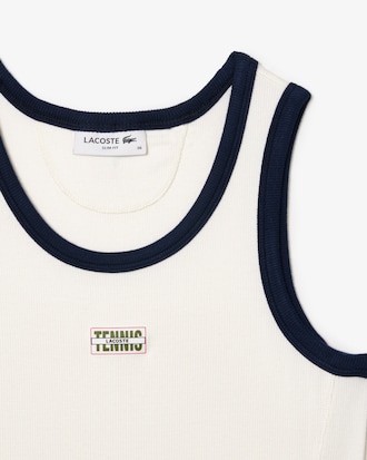 Top fluido de malha em ribana com emblema de t&ecirc;nis