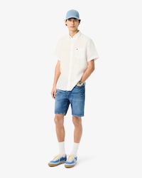 Bermuda em Denim com Ajuste Reto