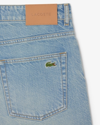 Bermuda em Denim com Ajuste Reto