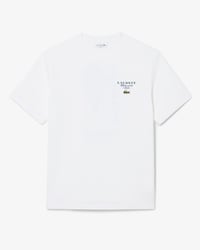 Camiseta de Jersey com Estampa de T&ecirc;nis e Detalhe de Escudo Bordado