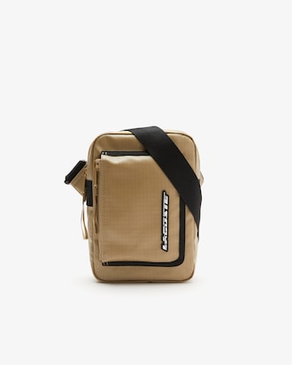 Satchel masculina Lacoste com z&iacute;per e detalhe contrastante