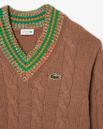 Su&eacute;ter Loose Fit em l&atilde; com decote em V contrastante