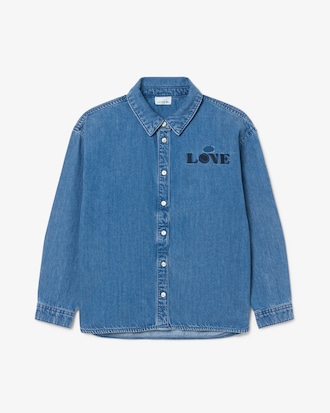 Camisa jeans com detalhe de badge