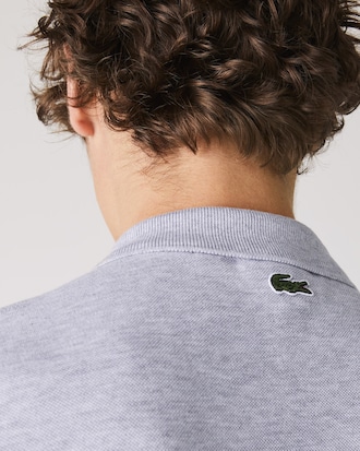 Polo masculina Regular Fit em piqu&eacute; de algod&atilde;o com emblema de crocodilo