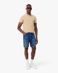 Bermuda em Denim com Ajuste Reto