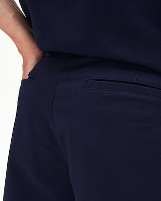 Bermuda masculina Regular Fit em gabardine de algod&atilde;o