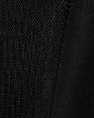 Cal&ccedil;a esportiva em piqu&eacute; com detalhes contrastantes