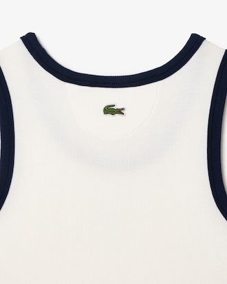 Top fluido de malha em ribana com emblema de t&ecirc;nis