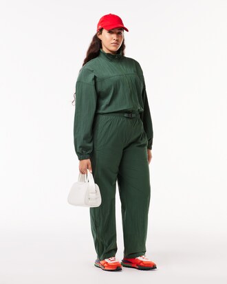 Macac&atilde;o texturizado com cinto e z&iacute;per na gola