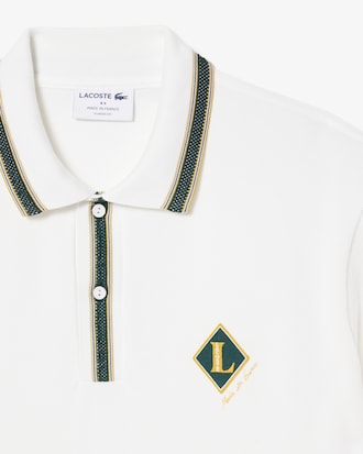 Camisa Polo Cl&aacute;ssica com Detalhe de Emblema Feita na Fran&ccedil;a