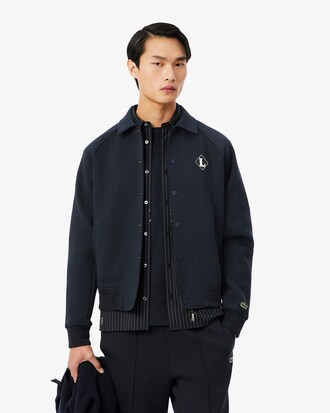 Campera de ch&aacute;ndal con insignia retro de fabricaci&oacute;n francesa