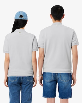 Polo de corte cl&aacute;sico con detalles de marca en relieve