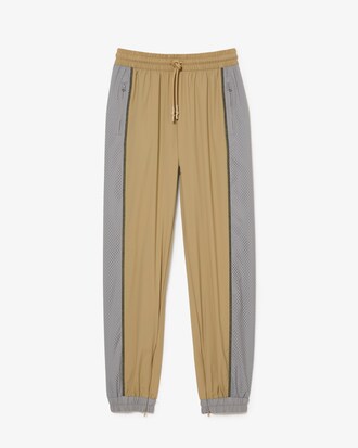 Cal&ccedil;a esportiva feminina Lacoste com efeito perfurado