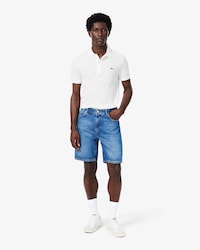 Bermuda em Denim com Ajuste Reto