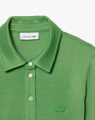 Vestido Polo em Piqu&eacute; com acabamento acetinado fluido