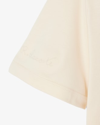 Remera con Firma Bordada