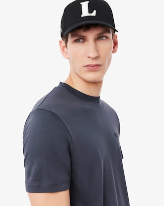 Remera con Firma Bordada